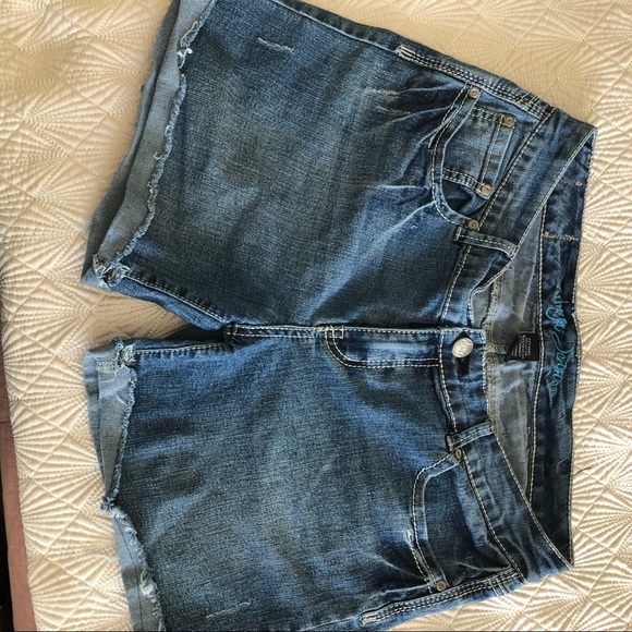 Ariya Pants - Cute cut off style shorts